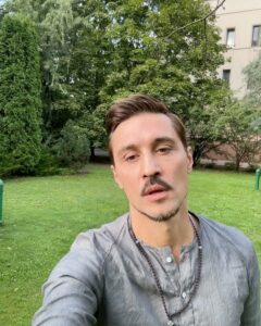 Dima Bilan Instagram - Ввиду последних новостей. Листайте карусель. Это небольшой список - срез моей деятельности за последние 2 года, которую не афиширую и громко об этом не кричу! «судьи», а что сделали вы?! #билан #димабилан!