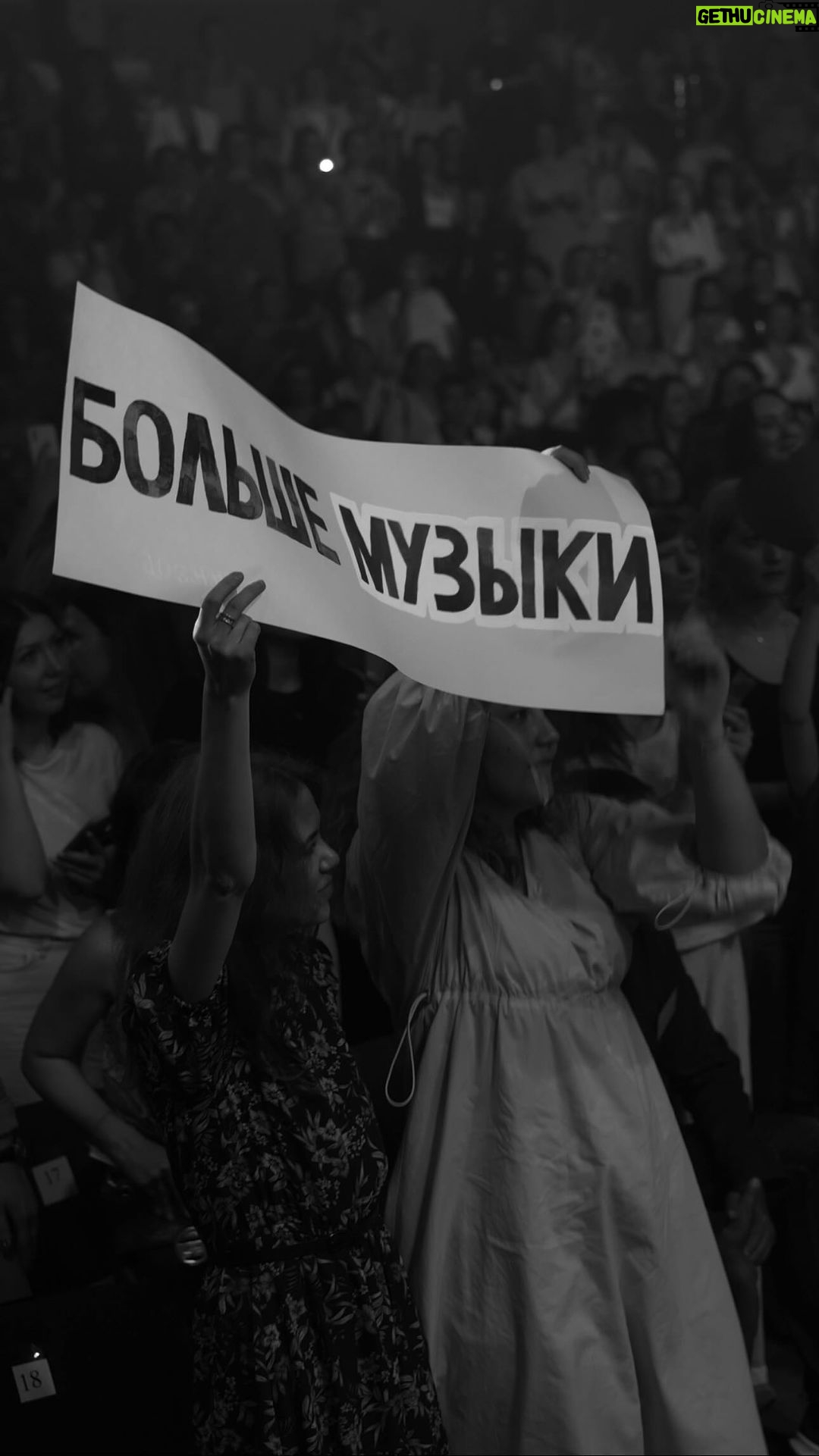 Dima Bilan Instagram - Уже через 2 дня встречаемся в Москве! Впервые за долгое время - концерт под открытым небом! Зеленый Театр! Парк Имени Горького! И летняя программа! Насладимся этим летом вместе ! Билеты в сторис! #билан #димабилан ! Видеорепортаж с концерта в городе #Саратов !