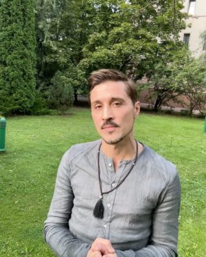 Dima Bilan Instagram - Ввиду последних новостей. Листайте карусель. Это небольшой список - срез моей деятельности за последние 2 года, которую не афиширую и громко об этом не кричу! «судьи», а что сделали вы?! #билан #димабилан!