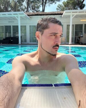 Dima Bilan Instagram - Рабочая неделя в Турции подходит к концу!
Совмещаю приятное с полезным! 
Вечером сцена 
#билан #димабилан