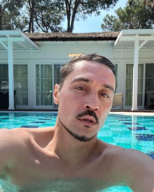 Dima Bilan Instagram - Рабочая неделя в Турции подходит к концу!
Совмещаю приятное с полезным! 
Вечером сцена 
#билан #димабилан