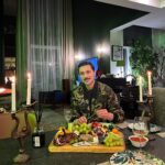 Dima Bilan Instagram - Поздравляю с Рождеством Христовым ✨! Желаю , чтобы ни один из дней не обходился без счастливых и радостных моментов , а в доме всегда царил уют и благополучие ! #билан #димабилан !