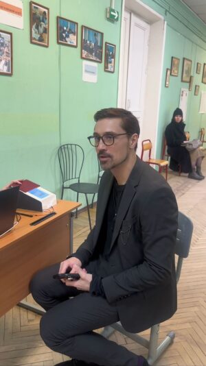 Dima Bilan Instagram - Я выполнил свой гражданский долг! В прошлый раз летал в Кабардино-Балкарию! В этот раз на открепительном, в Москве! Хорошего всем дня и настроения! #билан #димабилан