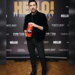 Dima Bilan Instagram - Вчера, на #whiteparty @hello__ru ! Главное мероприятие этого года! Спасибо за награду #НашеВсе! Счастлив нашей дружбе с вами! Вы - крутые ! Деятельные! Идейные! #билан #димабилан