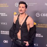 Dima Bilan Instagram - Самая главная музыкальная , радийная премия страны! Золотой граммофон! И моя 15 статуэтка! Награда - АРТИСТ ГОДА! Русское радио входит в тройку лучших радио нашей страны с огромным покрытием и аудиторией ! Создавать настроение слушателям -это очень большое и трудоемкое дело! Спасибо вам за ваш труд и за то, что мы с вами единомышленники! #билан #димабилан