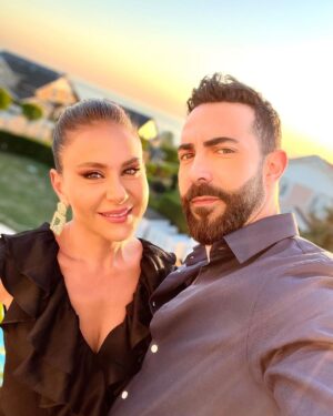 Dima Kandalaft Instagram - #فلك و #طارق ، شو معقول يجمعهن ؟؟ الصورة بس ؟ أو في شي أكتر ؟؟ 
#stiletto