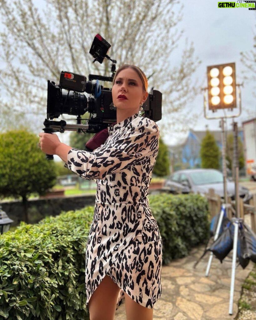 Dima Kandalaft Instagram - Holding the #camera for five minutes..! What a hard job !!! Much #love and #respect 🌹to all the directors of photography and our #dop @ogz.ozturk ♥️ #falak🪐 #stiletto 👠 #dima_kandalaft 🤍