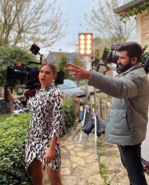 Dima Kandalaft Instagram - Holding the #camera for five minutes..!
What a hard job !!! 
Much #love and #respect 🌹to all the directors of photography and our #dop
@ogz.ozturk ♥️
#falak🪐
#stiletto 👠
#dima_kandalaft 🤍