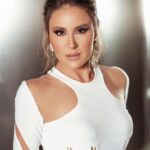 Dima Kandalaft Instagram - Tonight at #Mtv40 with @jessicaazarofficial 9:30 PM on @mtvlebanon 🤍 Outfit @jean.pierre.khoury Styled by @carolfull Jewelry @auroreezzedine Make up @hildadaagher Hair @tonyelmendelek Photos @georgess_saliba