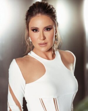 Dima Kandalaft Instagram - Tonight at #Mtv40 with @jessicaazarofficial 9:30 PM on @mtvlebanon 🤍

Outfit @jean.pierre.khoury 
Styled by @carolfull 
Jewelry @auroreezzedine 
Make up @hildadaagher 
Hair @tonyelmendelek 
Photos @georgess_saliba