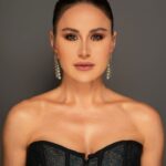 Dima Kandalaft Instagram - Write your name and your wishes for #2024 🥰🤍✨ Name: DK Wish: #peace #dimakandalaft 🤍