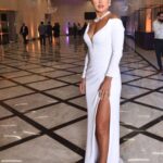 Dima Kandalaft Instagram - جائزة أفضل ممثلة عربية عن مسلسل #الهيبة_الرد 🏆 شكراً للقيمين على الموريكس دور.. لـ اللجنة الكريمة ولكل اللي صوتوا.. كل الحب 🤍 Dress by @nicolasjebran Styled by @jonymatta Jewelry by @yasseryounesjewellery Make up @hildadaagher Hair @assaadhairdesign #DimaKandalaft #ديمة_قندلفت #سوريا #دمشق #الشام #Syria #Damascus