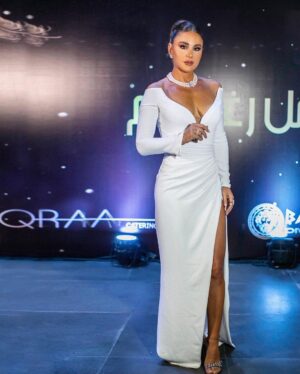 Dima Kandalaft Instagram - جائزة أفضل ممثلة عربية عن مسلسل #الهيبة_الرد 🏆

شكراً للقيمين على الموريكس دور..
لـ اللجنة الكريمة ولكل اللي صوتوا..

كل الحب 🤍

Dress by @nicolasjebran 
Styled by @jonymatta 
Jewelry by @yasseryounesjewellery 
Make up @hildadaagher 
Hair @assaadhairdesign 

#DimaKandalaft #ديمة_قندلفت 
#سوريا #دمشق #الشام 
#Syria #Damascus