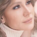 Dima Kandalaft Instagram - #ديمة_قندلفت #يا_سيد_السلام 🤍 #DimaKandalaft #NewRelease #CoverSong #ChristmasVibes