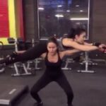 Dima Kandalaft Instagram - أنا بعمل رياضة كل يوم.. بس بعد الحجر تحمّست زيادة 😬🙈 @pro.gym.moualla ✌️ Personal Trainer @youssef.mounayer 💪 @amalkhatyb ❤️ #ديمة_قندلفت #Dimakandalaft #Gym #Sportslovers #Dailyroutine #Videooftheday #Progymmoualla