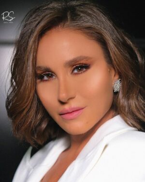 Dima Kandalaft Instagram - Tonight’s Look 💫
Don’t miss the episode now (9:00 PM) on @lanatv.official 
#راحت_علينا الآن مع هشام حداد على قناة لنا
Styled by @carolfull 
Suit by: @jean.pierre.khoury 
Make up: @hildadagherr 
Hair: @shanttavitian 
Photos by @raed_elsayedphotography
