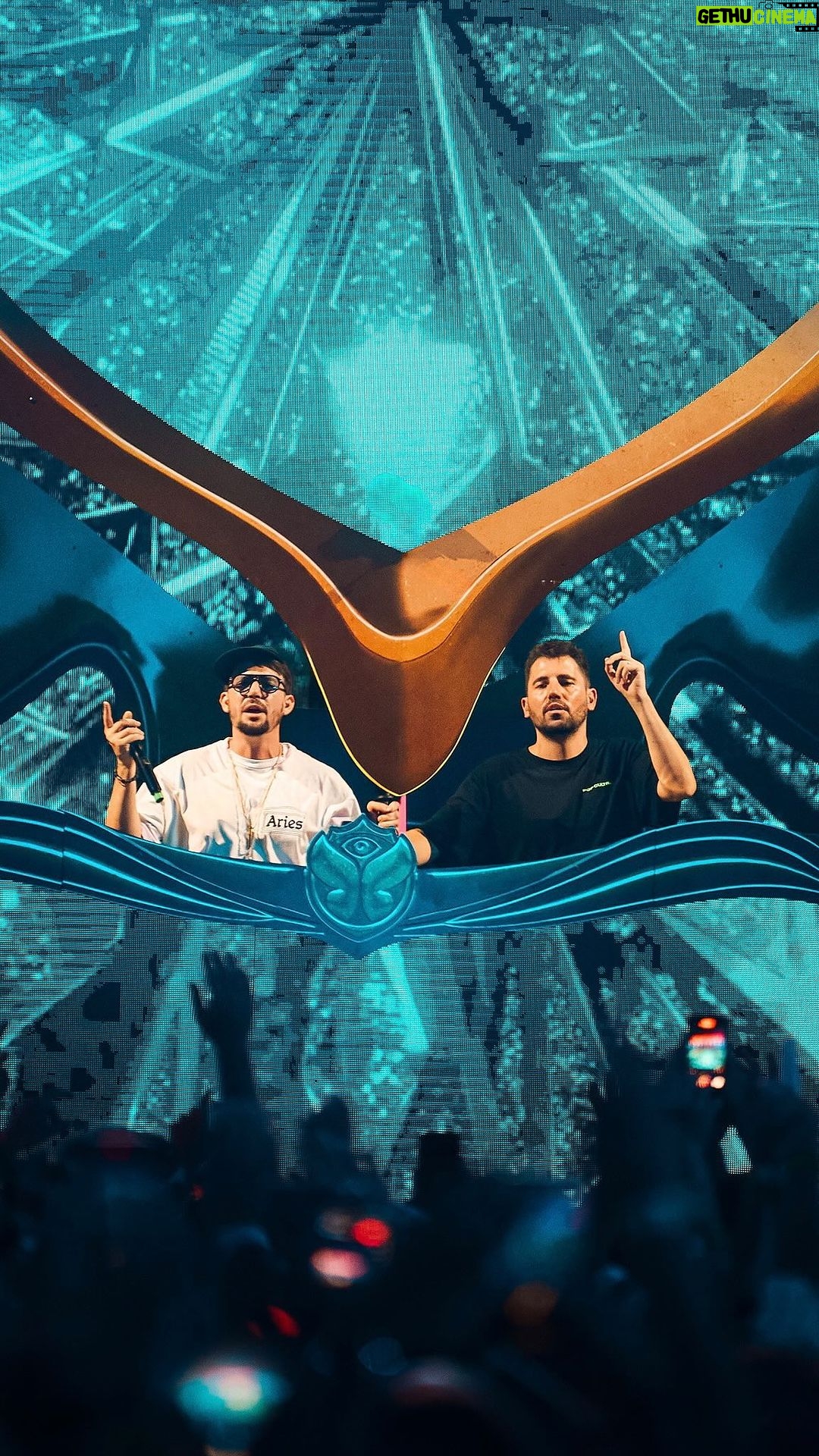 Dimitri Vegas Instagram - TONIGHT can’t come soon enough - we’re ready to bring the madness & badness! 😈 Ushuaïa Ibiza