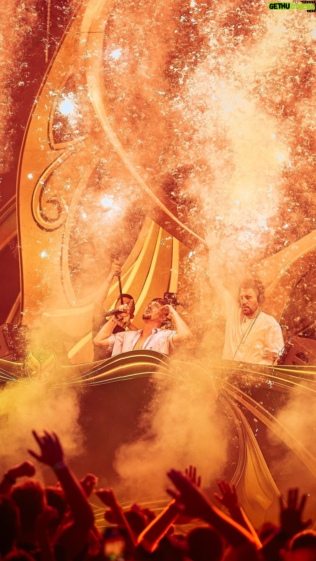 Dimitri Vegas Instagram - Dimitri Vegas & Like Mike just took over our Ushuaïa Ibiza Spotify playlist ⚡️ Get in the mood for today’s show and head over to our link in bio! 🔥🎧 #DimitriVegasLikeMike #UshuaiaIbiza #Ibiza2023 #Ibiza Ibiza, Spain