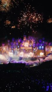Dimitri Vegas Instagram - As you walk through Arcadiana, you can sense the magic pulsing through the air. As it fills the balloons with life-giving air. Give it up for the Madness from: @dimitrivegasandlikemike .