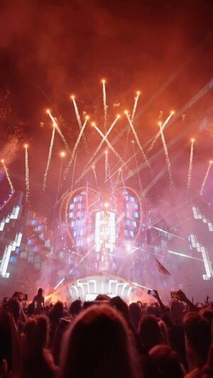 Dimitri Vegas Instagram - We brought the energy, you brought the love. @electricloveaut, you were electrifying! ⚡🔥