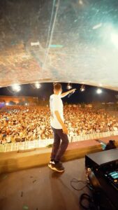 Dimitri Vegas Instagram - Dance, jump and lose yourself in the infectious beats of @dimitrivegasandlikemike