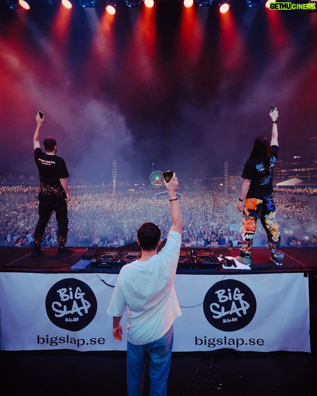 Dimitri Vegas Instagram - Our first show as @3arelegend in Sweden 💥💥💥 absolute mayhem!