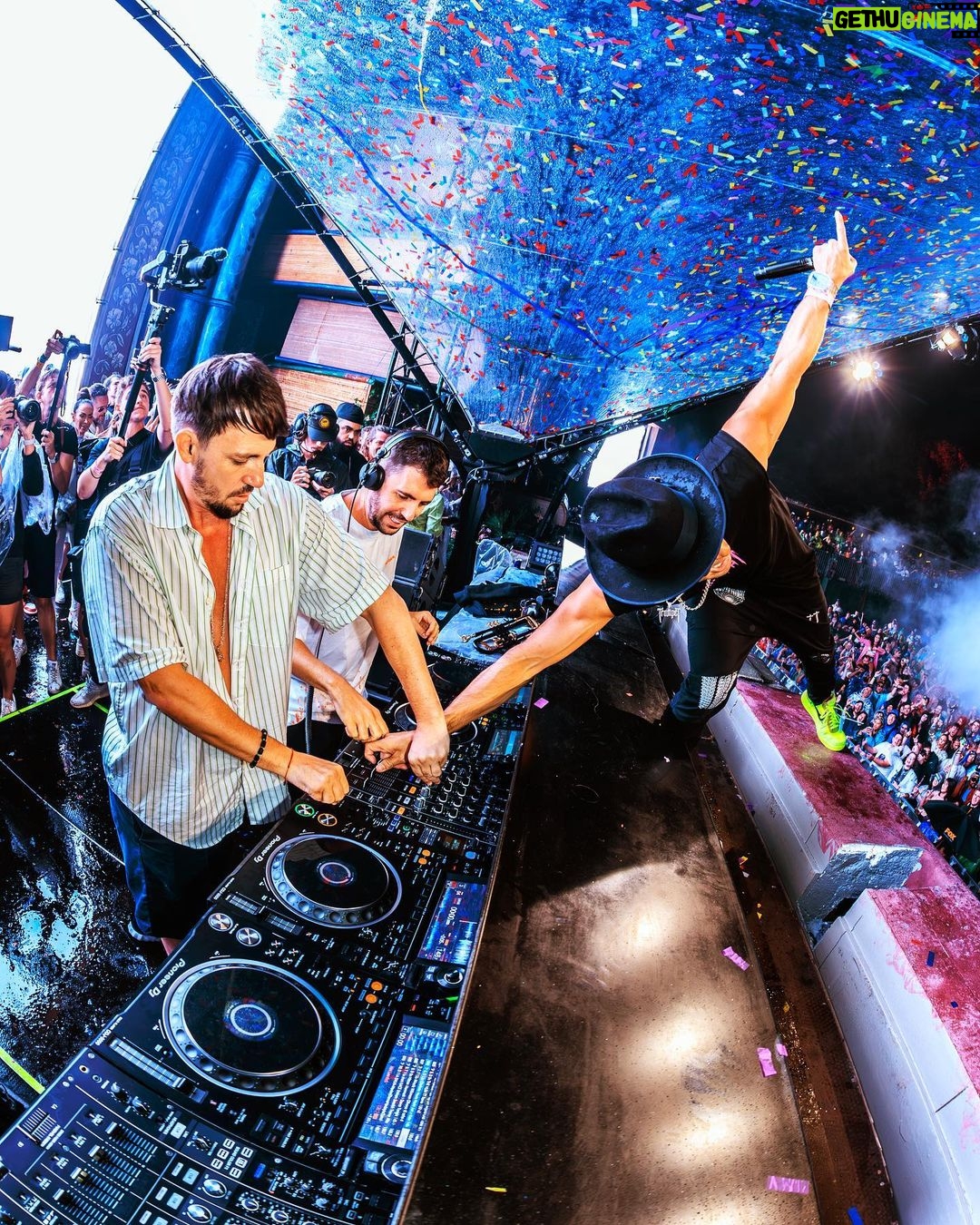 Dimitri Vegas - 31.9K Likes - What a beautiful way to end @tomorrowland 2023! A big thank you to everybody who made these two crazy weekends happen, and a huge shoutout to The People Of Tomorrowā¤ļø