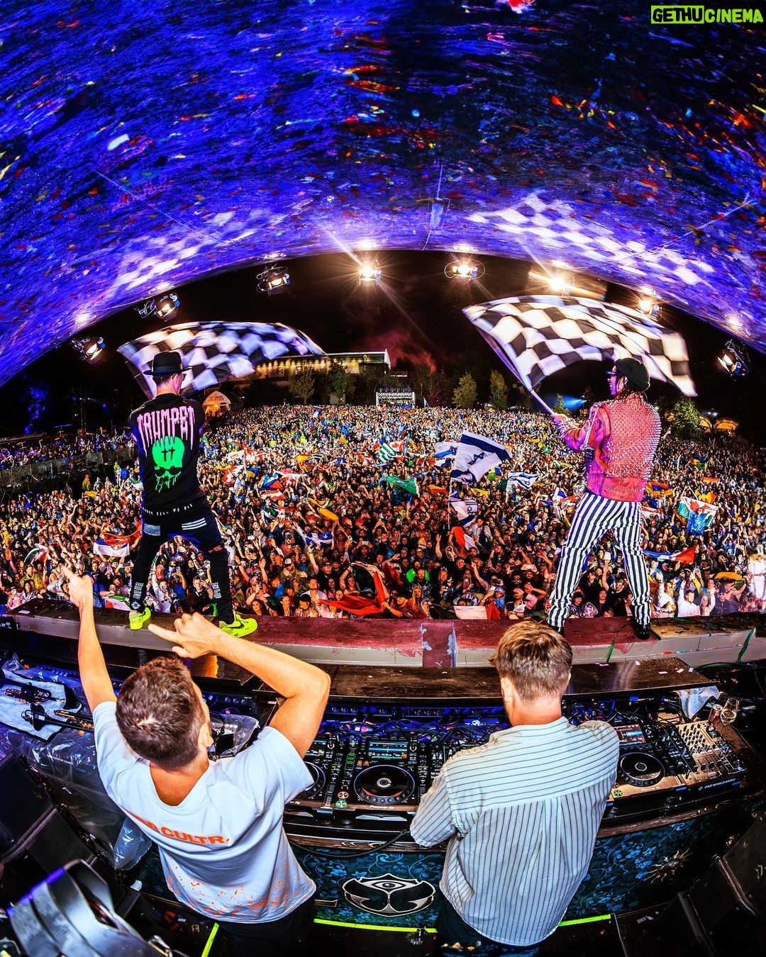 Dimitri Vegas - 31.9K Likes - What a beautiful way to end @tomorrowland 2023! A big thank you to everybody who made these two crazy weekends happen, and a huge shoutout to The People Of Tomorrowā¤ļø
