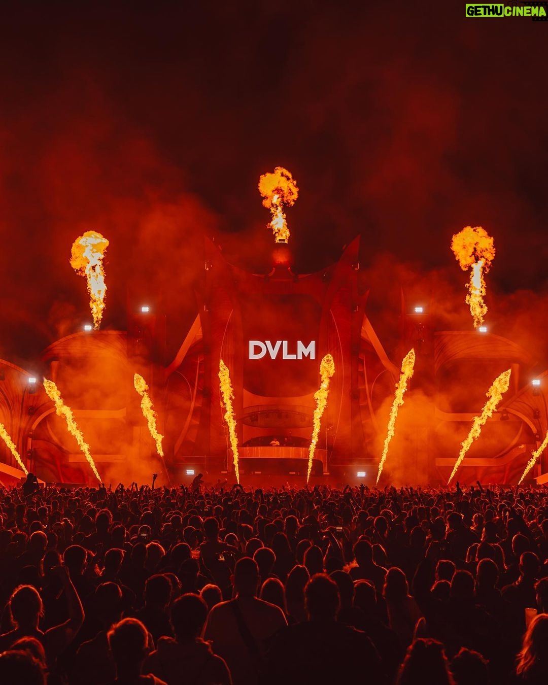 Dimitri Vegas - 33.5K Likes - Germany always bring crazy energyš¤Æ. Thank you @openbeatz āØ