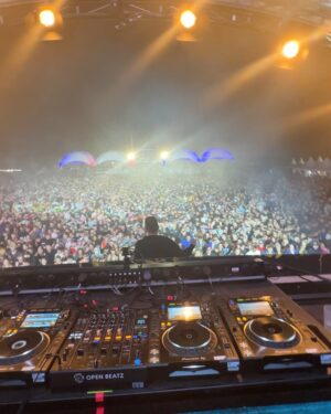 Dimitri Vegas Instagram - Germany always bring crazy energy🤯. Thank you @openbeatz ✨