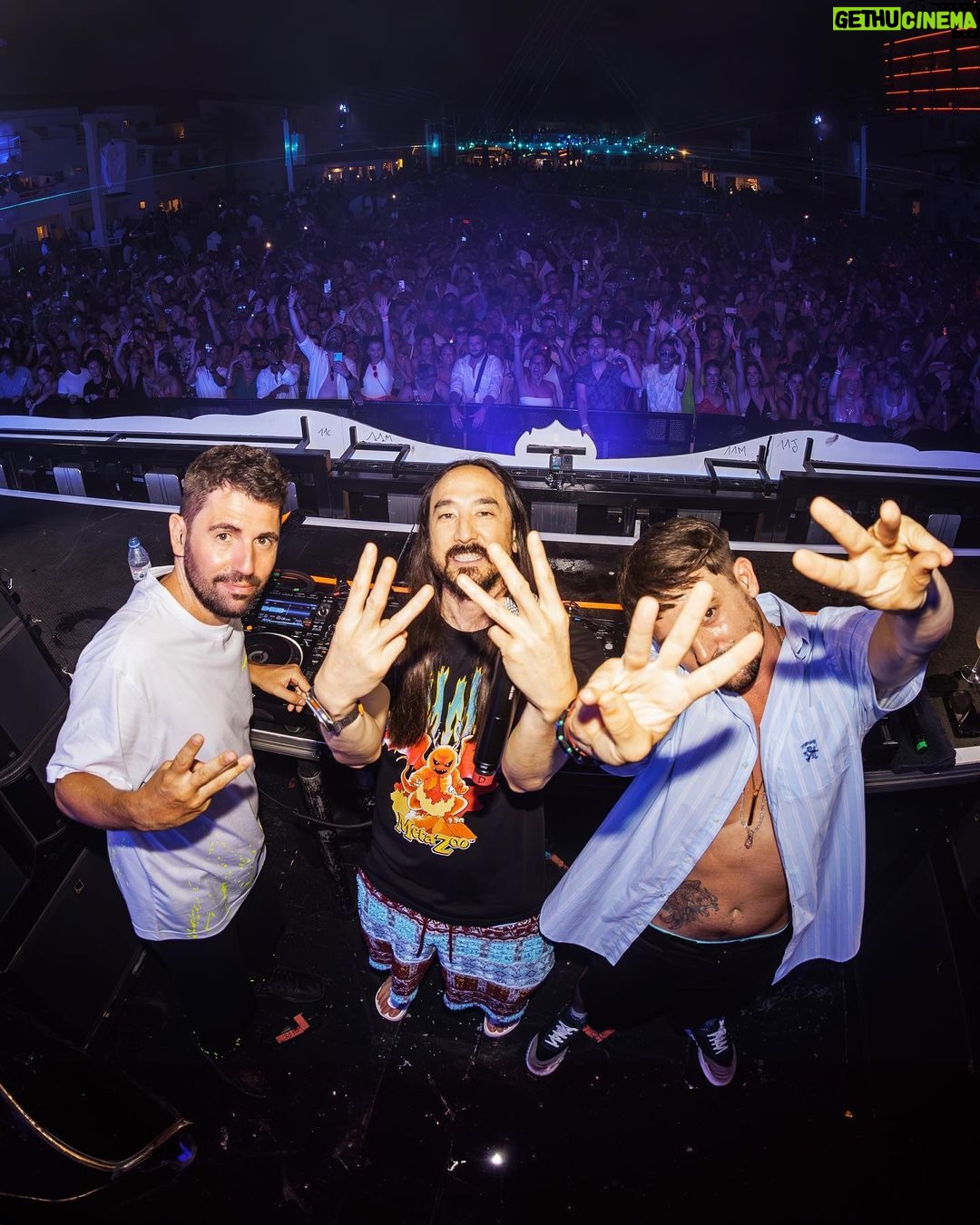 Dimitri Vegas Instagram - How hot was @ushuaiaibiza yesterday🔥 Still recovering 🥵 Ushuaïa Ibiza