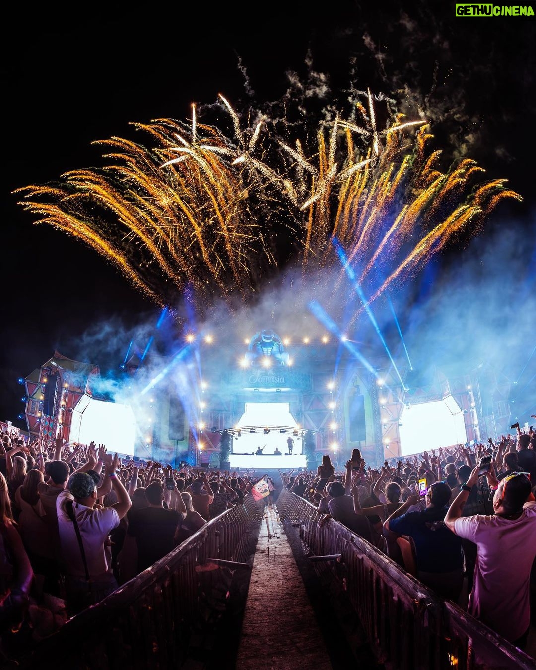 Dimitri Vegas Instagram - Its always good to be Home! π§πͺ Thank you so much Belgium for the love & energy last night π«ΆπΌ Fantasia Festival