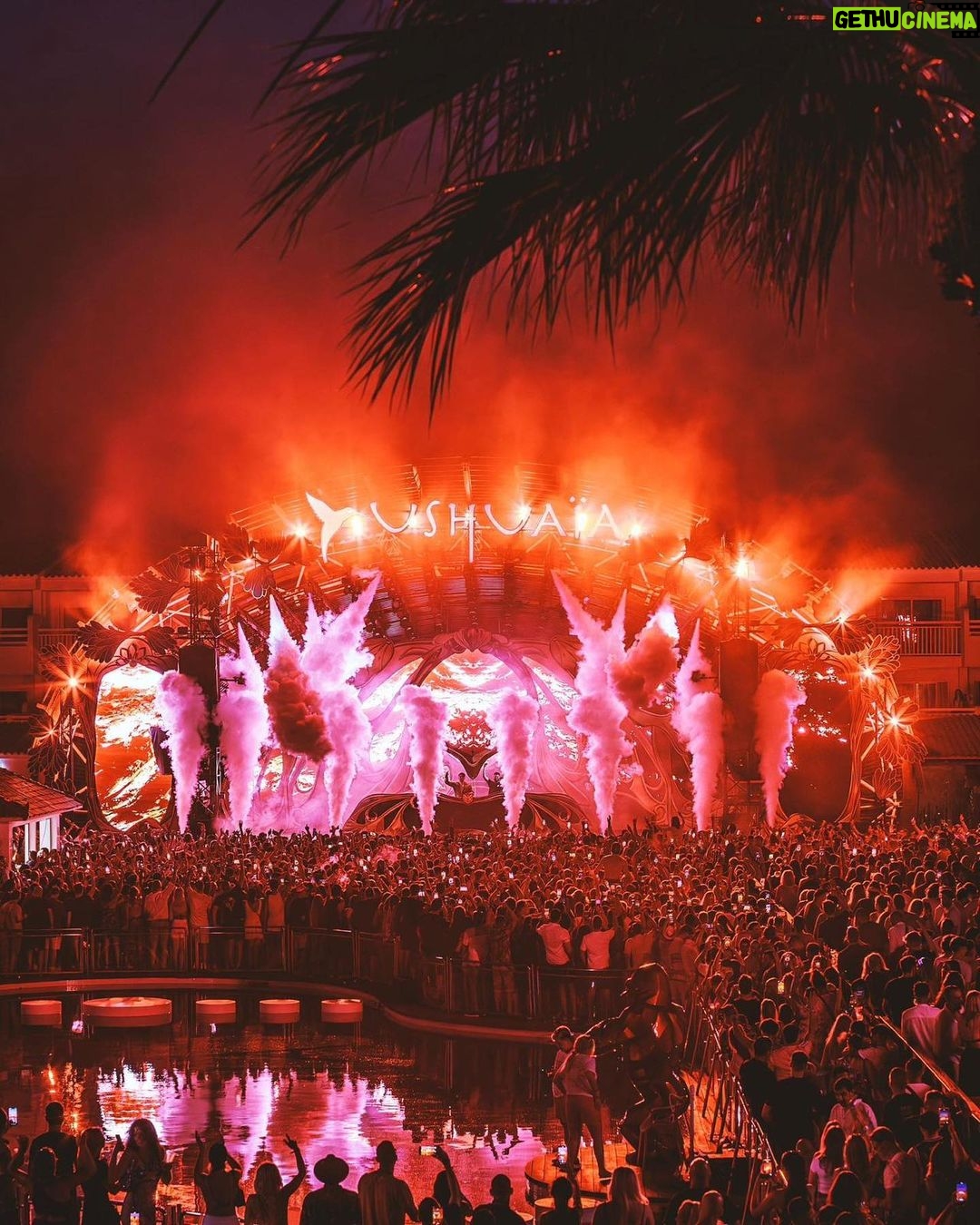 Dimitri Vegas Instagram - Last Wednesday was pure magic ✨Join us this Wednesday @ushuaiaibiza as we take it to the next level! 🔥 Ushuaïa Ibiza