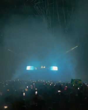 Dimitri Vegas Instagram - Thank You London 🇬🇧

Wembley Arena with our brand new production was a dream!