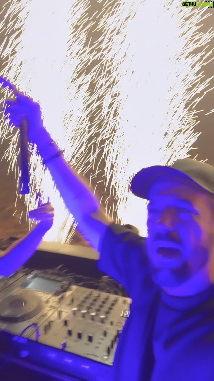 Dimitri Vegas Instagram - AMSTERDAM WAS INSANE 🔥🥵🔥 @amffestival THANK YOU SO MUCH TO EVERYONE OF YOU CRAZY FOLK WHO CAME OUT TO PARTY WITH US TONIGHT‼️🐸