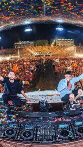 Dimitri Vegas Instagram - Our #tomorrowland Mainstage set is now up on Apple Music! ❤️
