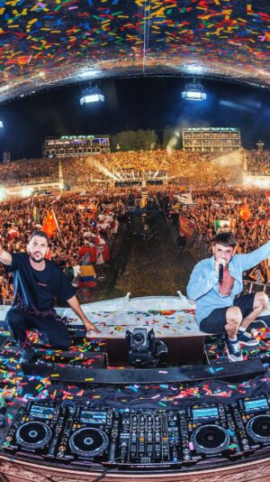 Dimitri Vegas Instagram - Our #tomorrowland Mainstage set is now up on Apple Music! ❤️