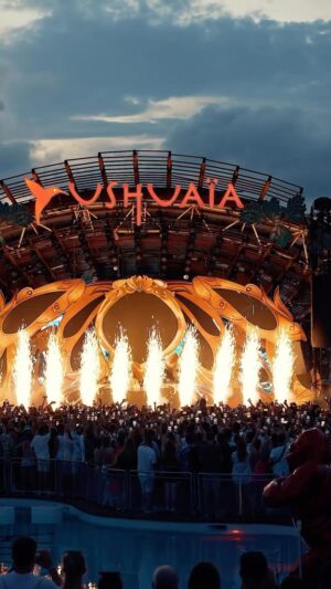 Dimitri Vegas Instagram - An incredible summer with @dimitrivegasandlikemike at @ushuaiaibiza. Ending the Ibiza season with a bang, join them one last time this Wednesday.
