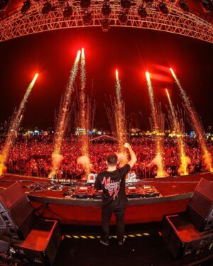 Dimitri Vegas Instagram - India 🇮🇳❤️ Three down and two to go - Chennai & Delhi you’re up next 🔥