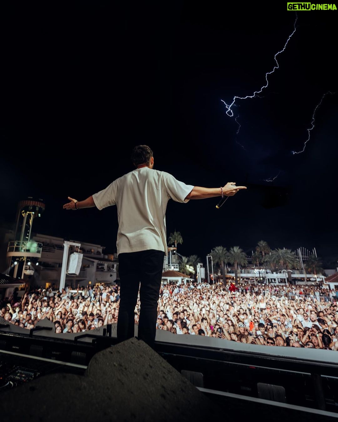 Dimitri Vegas Instagram - WOW - what a night 𤯠even the storm couldnāt stop us ā”ļø