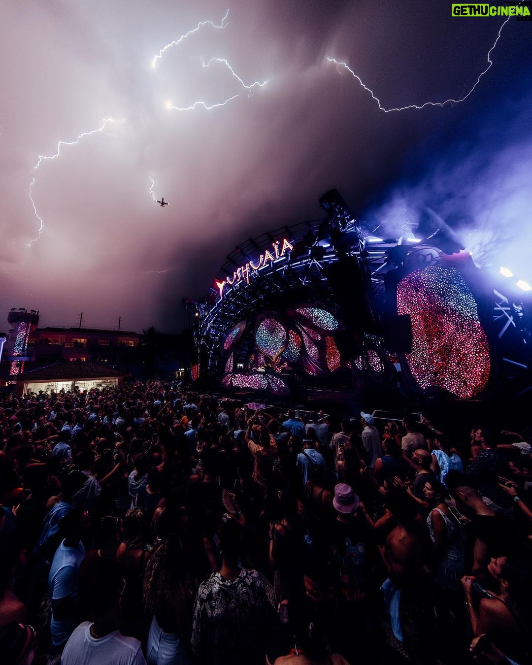 Dimitri Vegas Instagram - WOW - what a night 𤯠even the storm couldnāt stop us ā”ļø