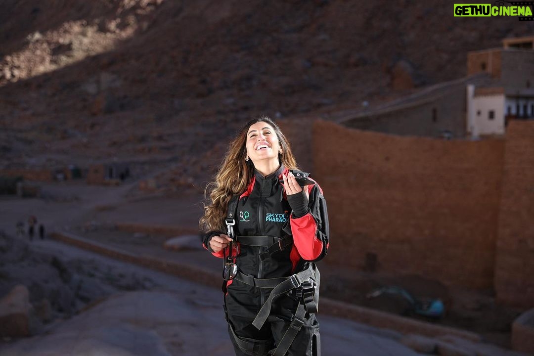Dina El Sherbiny Instagram - بحب المغامره..بس تفتكروا المره دي قدرت عليها؟!😉 ده اللي هتعرفوا في أولى حلقات برنامج #نجوم_السماء على @ontv بكرا الساعه ٨ مساءاً والإعاده الساعه ١٢ #رمضان٢٠٢٢ #تحيا_مصر