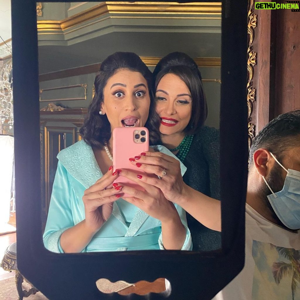 Dina El Sherbiny Instagram - Aida and camilia Behind the scenes🤗it’s always fun working together..love uuu and appreciate uuu ❤️❤️#قصر النيل @rihamabdelghafour