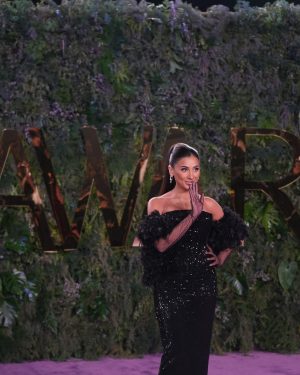 Dina El Sherbiny Instagram - Joy awards 2024.. @joyawards.official @gea_saudi  styled by @mohamedashraff 
Dress @ramikadi 
Jewelery @tiffanyandco 
Hair @simonelmendelek 
Make up @dinaragheb  managed by @humanagementme
