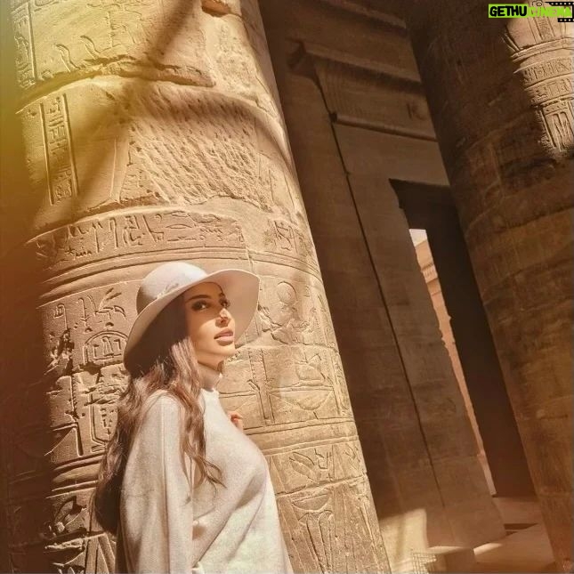Dina El Sherbiny Instagram - مفاجأة رمضان، هتشوفوا الحلقات قبل أي حد من النهارده مسلسل كامل العدد هتلاقوه على منصة شاهد الساعة ٩ مساء بتوقيت مصر، متحمسة إنكم تشوفوه 🥰 رمضان كريم🌙