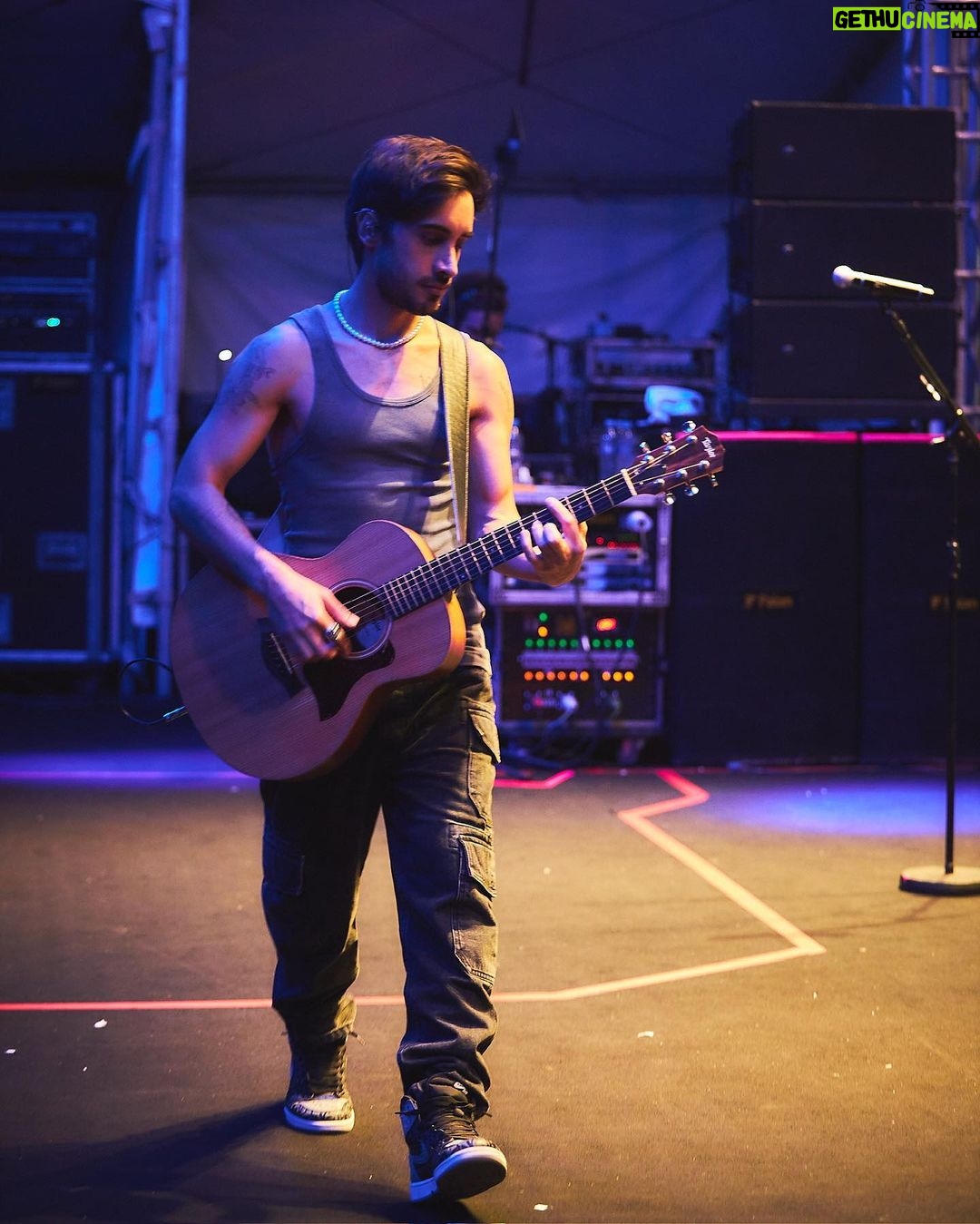 Diogo Melim Instagram - Fotos aleatorias do fds, agora subindo no palco em SP. Vamoooo ✨✨✨