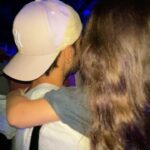 Diogo Melim Instagram - costumo ser bom com as palavras mas passei esses últimos dias sem saber o que dizer. falei no primeiro post mas só pra vocês entenderem faz 5 anos (1825 dias) que eu, a mamãe e essa princesinha, ainda bebê, fazemos a contagem regressiva dessa viagem, vendo os filmes, falando dos parques e sonhando juntos. a própria planejou cada detalhe, os lookinhos dela (separados em saquinhos), o que ela queria comer nos estados unidos, os convidados q iriam e algumas programações q não podiam faltar. nem acredito que deu tudo certo. a baixinha amou a semana de festa com a família, aproveitou cada milissegundo e ficou encantada com brilho nos olhos. que sorte poder ser pai e presenciar isso de perto. quero agradecer a minha namô linda @nandacaroll pelo amor incondicional, parceria, ajuda, paciência e companhia, a @gioconcierge nossa guia q com carinho organizou o roteiro das atrações de 14 pessoas e a @raquelcaprara @viajecom por terem orquestrado isso tudo e dado todo o suporte, sem vcs realmente nao teria sido possível. vivemos momentos inesquecíveis, to muito feliz e realizado. Disney's Magic Kingdom