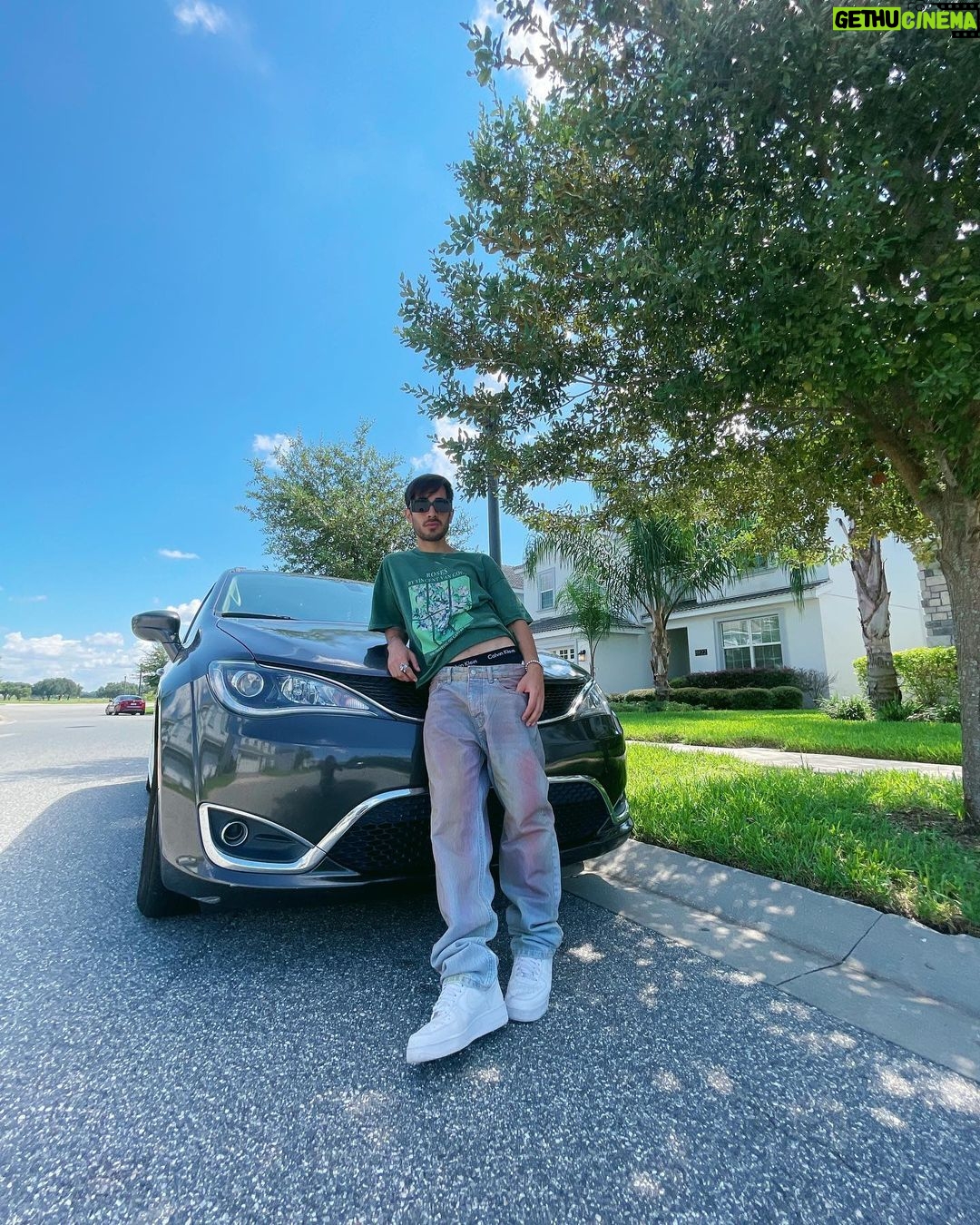 Diogo Melim Instagram - patrao faz assim 😎 escolhi um carrao do @floridarentalcar, tecnologia pura, pra curtir minha semana off nos estados unidos no modo tony stark haha Orlando, Florida