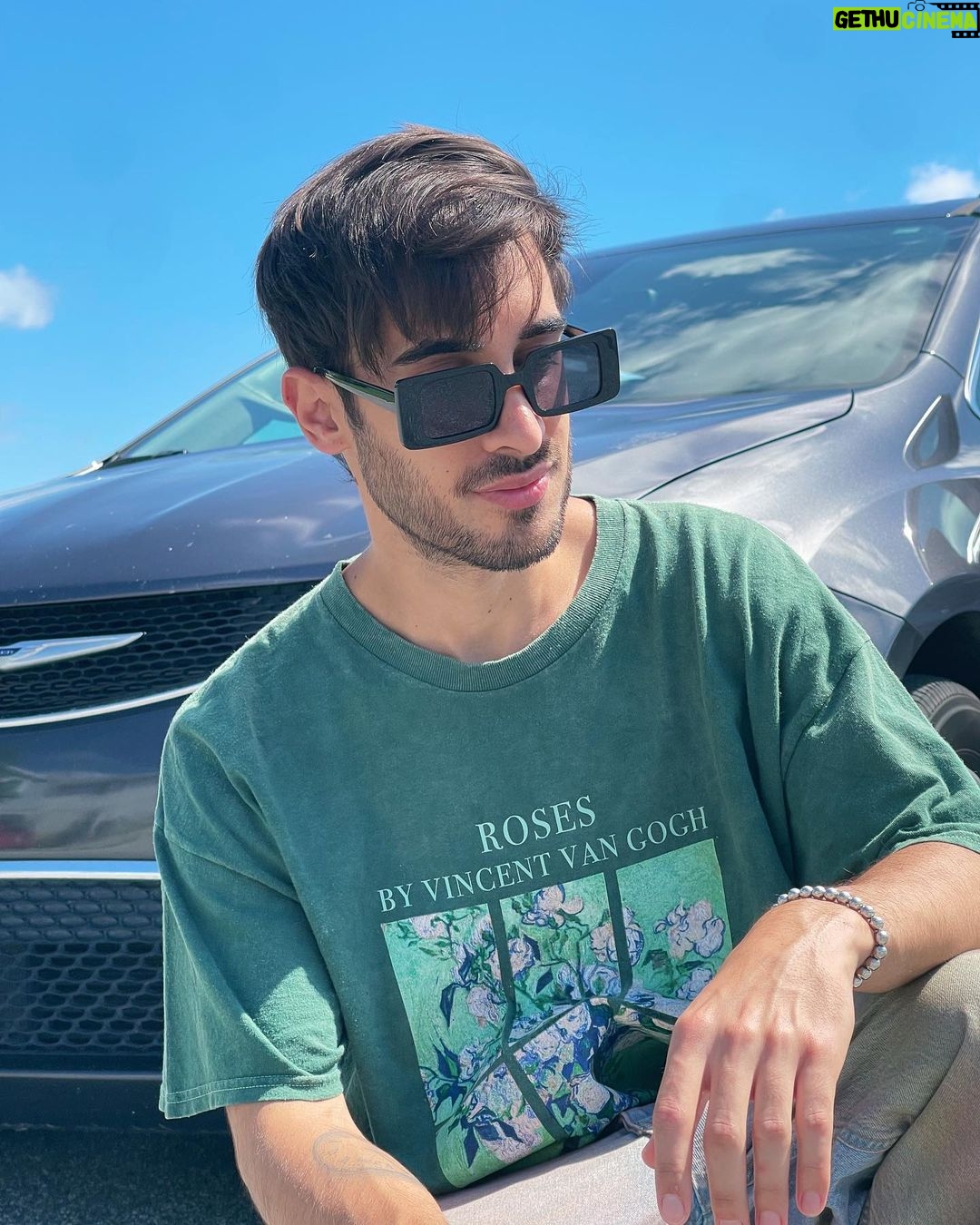 Diogo Melim Instagram - patrao faz assim 😎 escolhi um carrao do @floridarentalcar, tecnologia pura, pra curtir minha semana off nos estados unidos no modo tony stark haha Orlando, Florida