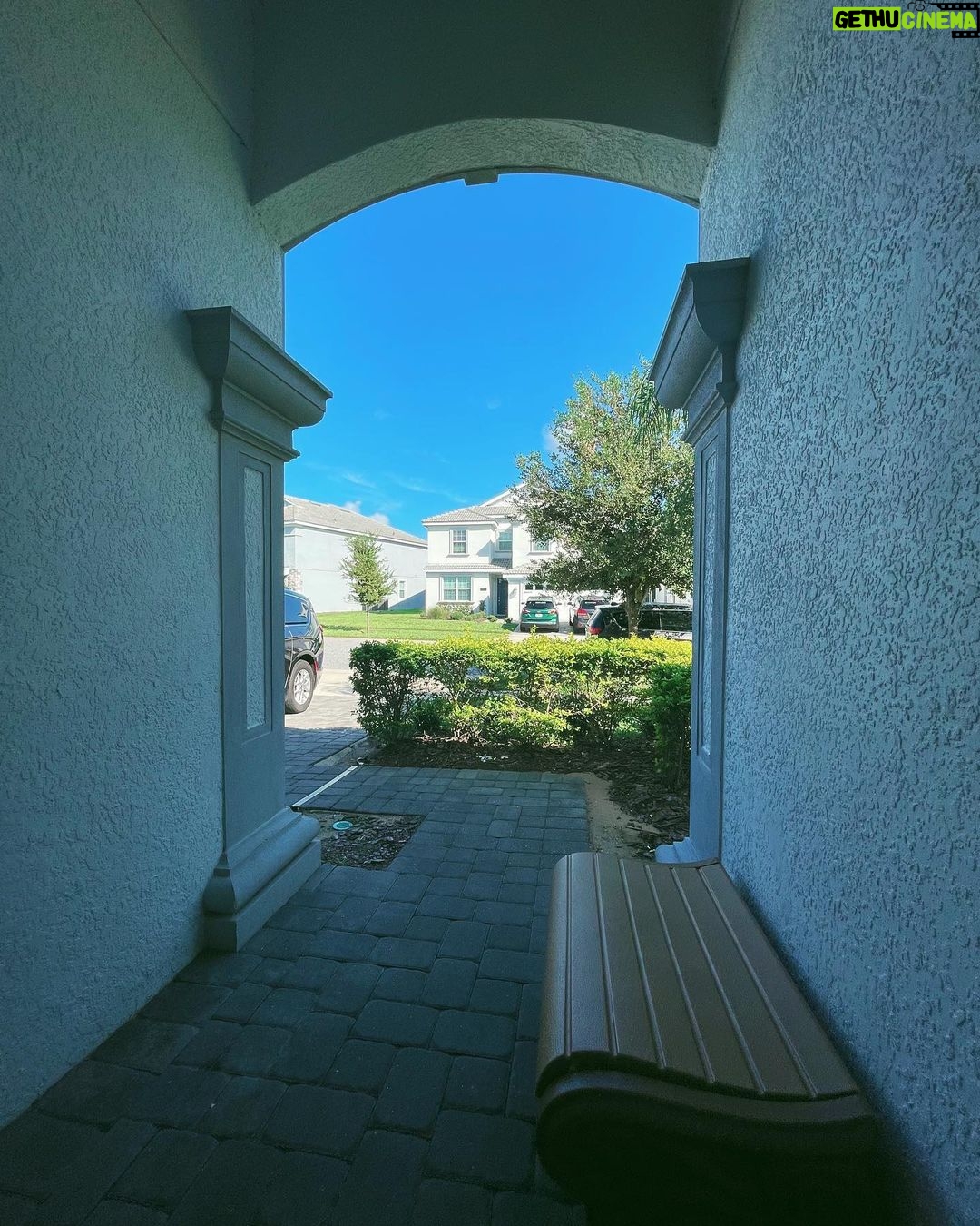 Diogo Melim Instagram - acordei no paraíso (q é essa casa aqui em Orlando) valeu @americanstarvacation wonderful house, estadia 0 defeitos só gratidao e pazz